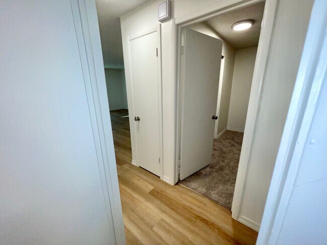 Building Photo - RENOVATED 2BD/1BA MILLWOOD APARTMENT | A/C | COVERED PARKING | PET FRIENDLY | AVAIL APRIL 15, 2026