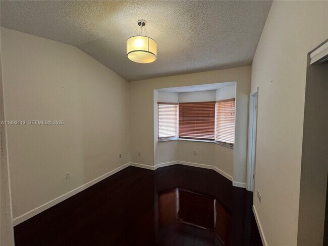 Building Photo - Navarre Avenue, Coral Gables, FL 33134 - 3 BR 2.5 BA condo