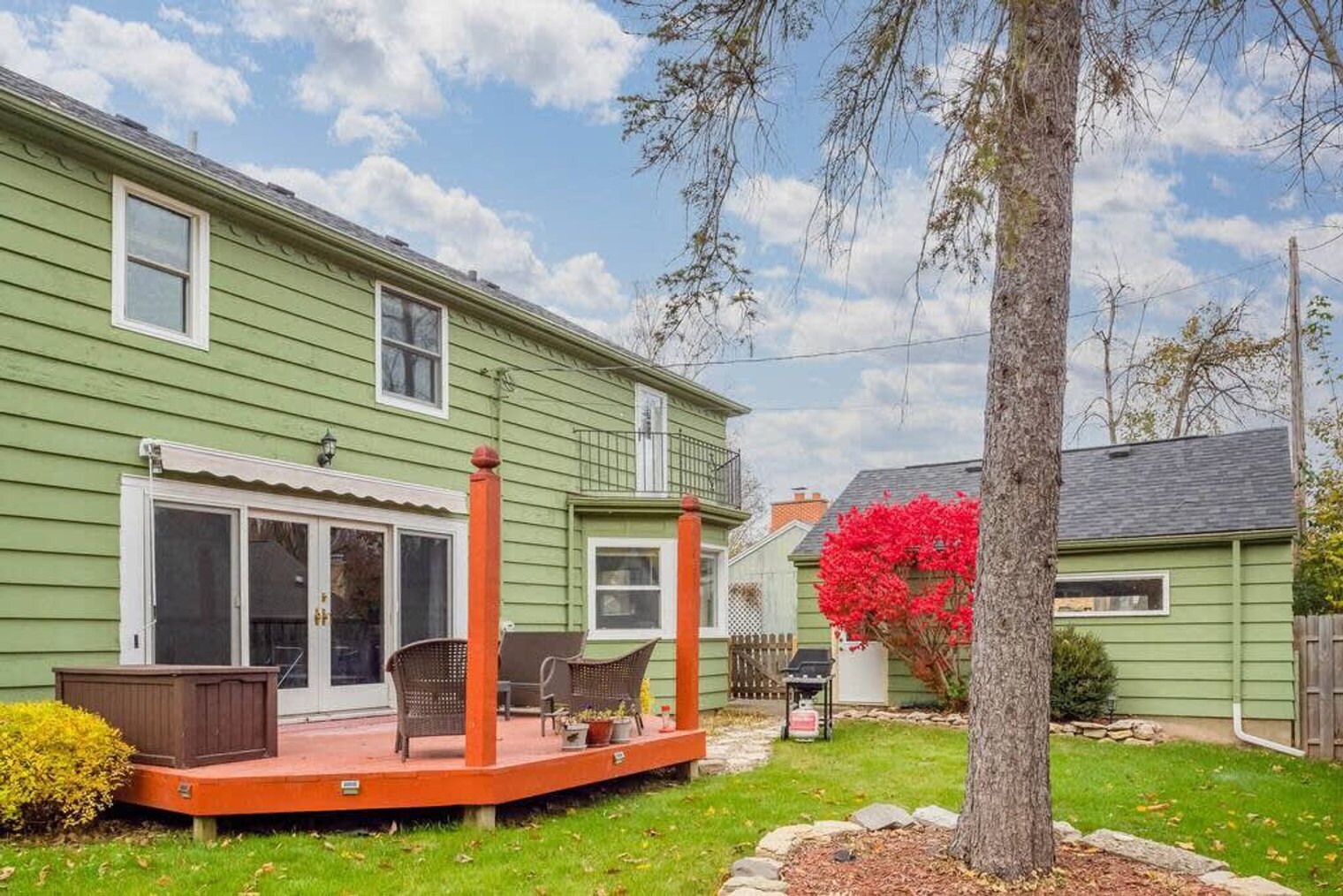 Building Photo - 111 River Dr