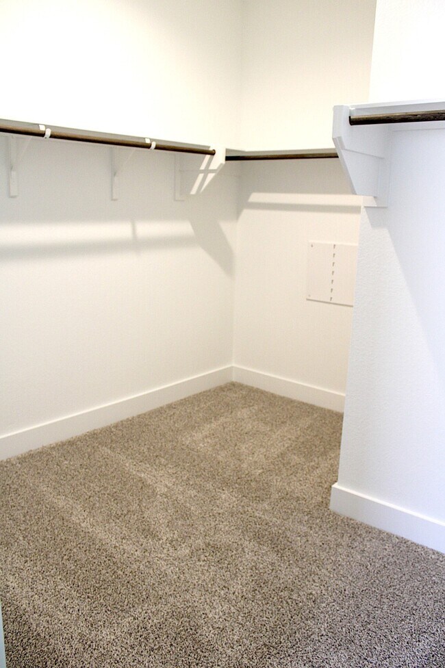 Building Photo - 15212 Tattle Crk Ln