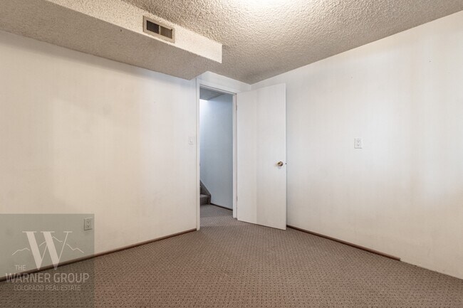Building Photo - 7085 Metropolitan St