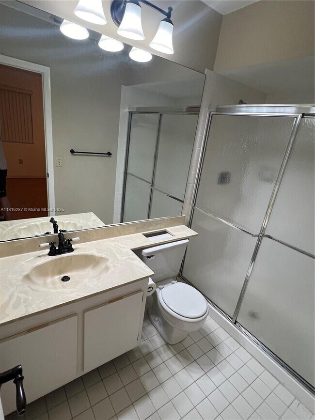 Building Photo - 586 Westree Ln