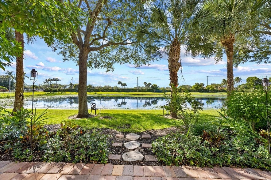 Building Photo - 4205 Bamboo Palm Ct