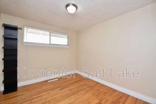 Building Photo - 7340 Cottonwood St