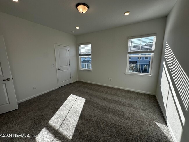 Building Photo - 33 Thurnham Ln