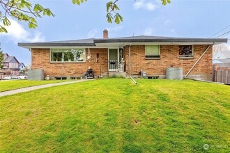 Building Photo - 2715 S 7th St