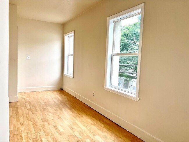 Building Photo - 887 Branch Ave