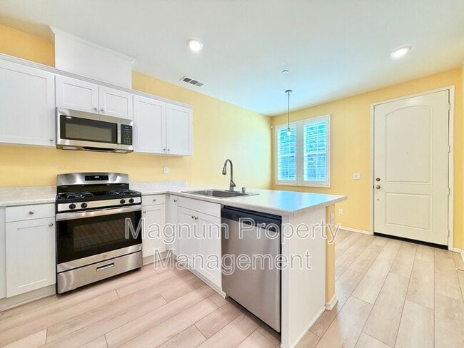 Building Photo - 27417 Georgetown Dr