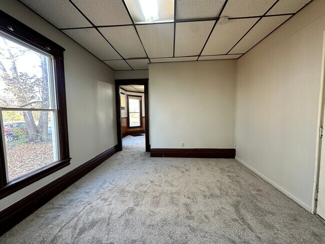 Building Photo - 98 E Van Buren St