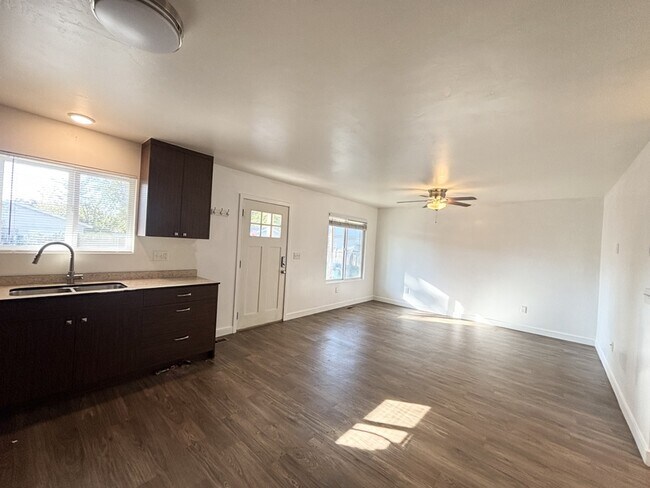 Building Photo - 516 S 900 W