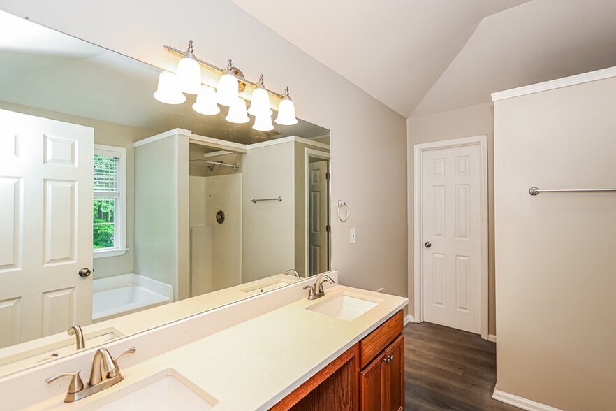 Building Photo - 4970 Promenade Dr SW