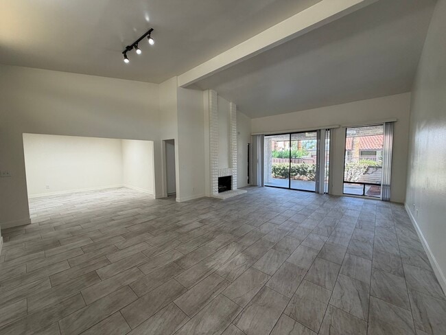Building Photo - single-story townhouse 3-bedroom, 2-bath