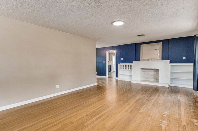 Building Photo - Beautiful East Hill home located in one of...