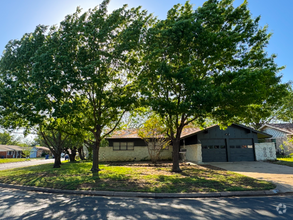 Building Photo - 708 Meadowlark Cir