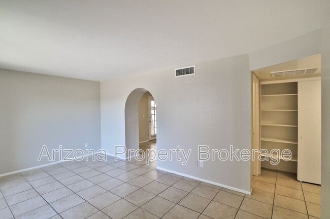 Building Photo - 1625 N Date
