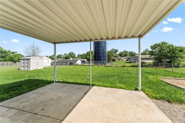 Building Photo - 10975 Comanche Dr