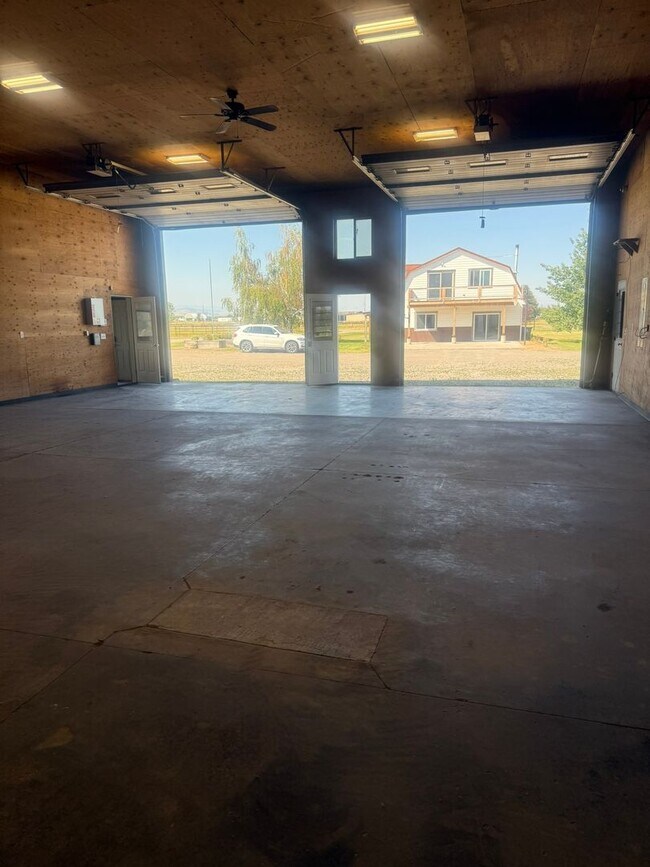 Building Photo - 669 Bluegrass Dr
