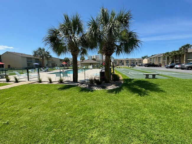 Building Photo - Great Two Bedroom-Freshly Remodeled-$500.00 off first months rental rate with approved application!