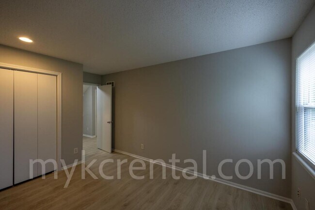 Building Photo - 6441 Hallet St