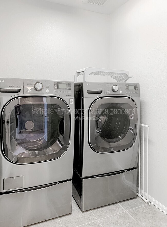 Building Photo - 15450 Carob Cir