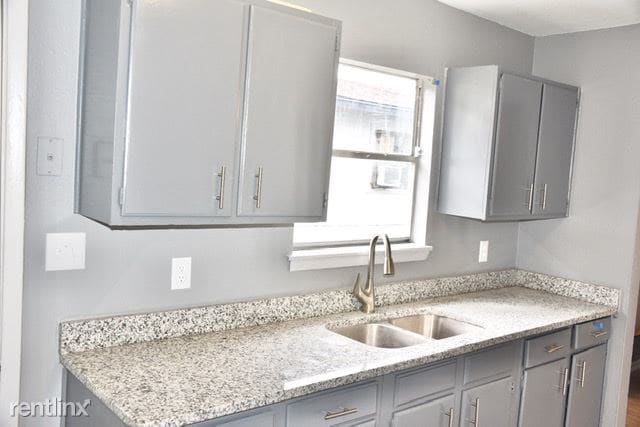 Building Photo - 3 br, 1 bath House - 6310 Brownleaf St