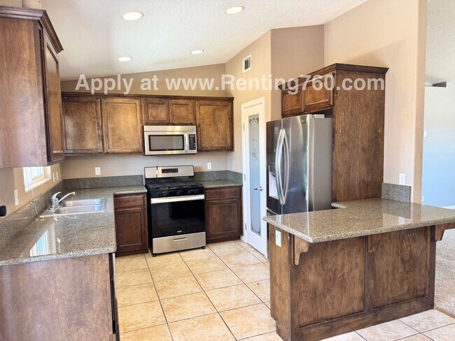Building Photo - Modern 4 Bedroom 2 Bathroom Home