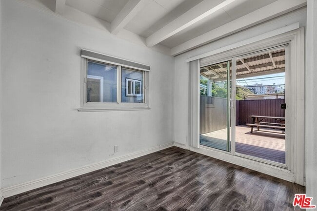 Building Photo - 130 Montreal St