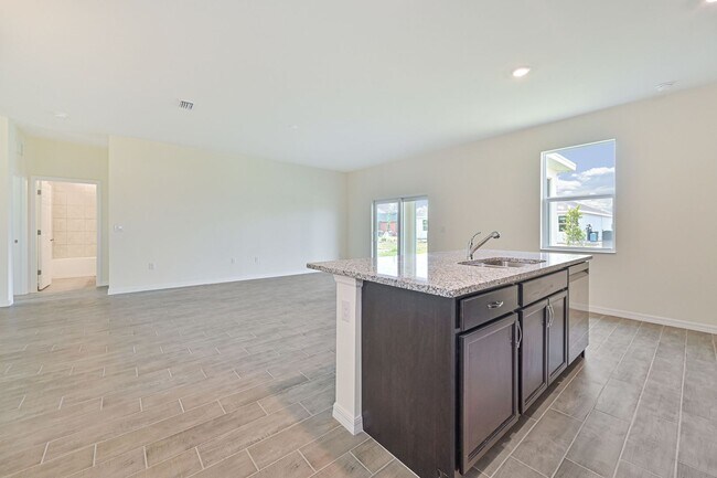 Building Photo - ** 3 + Den Home in NW Cape ~ 2 Car Garage **