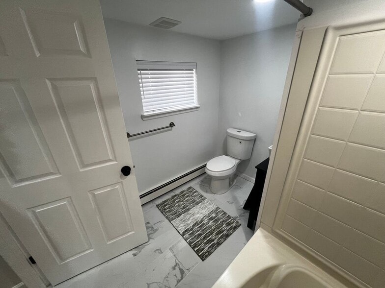 Building Photo - 25 Spruce St