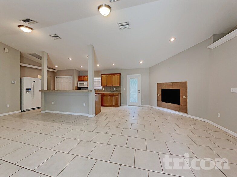 Building Photo - 13210 Maple St