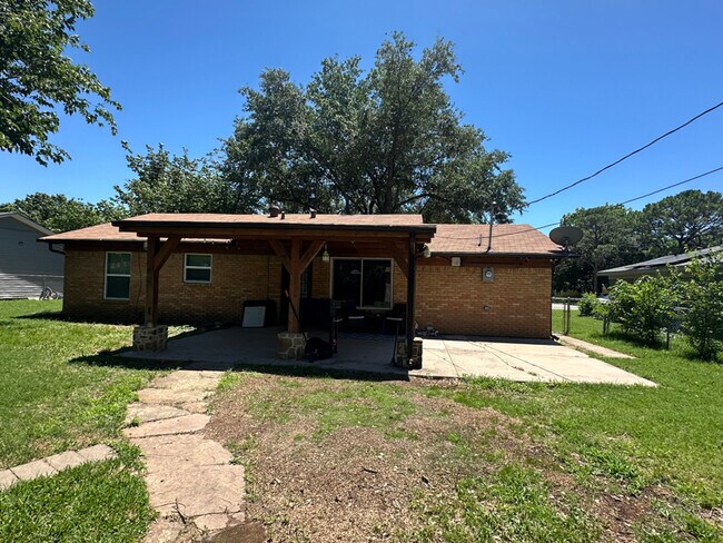 Building Photo - 7701 Janetta Dr