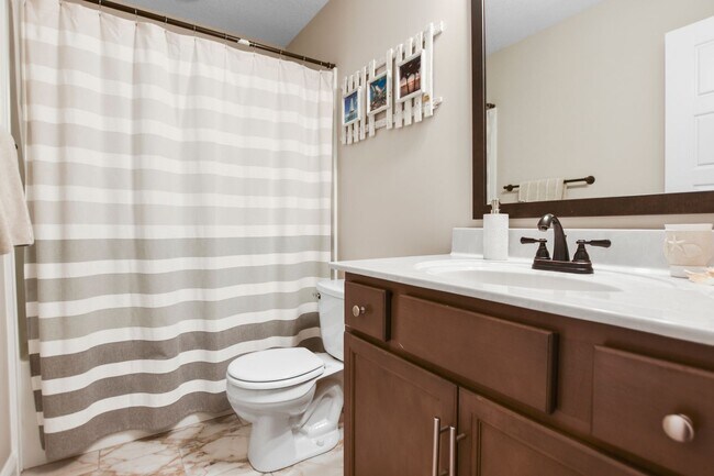 Building Photo - Pet Friendly Three Bedroom!