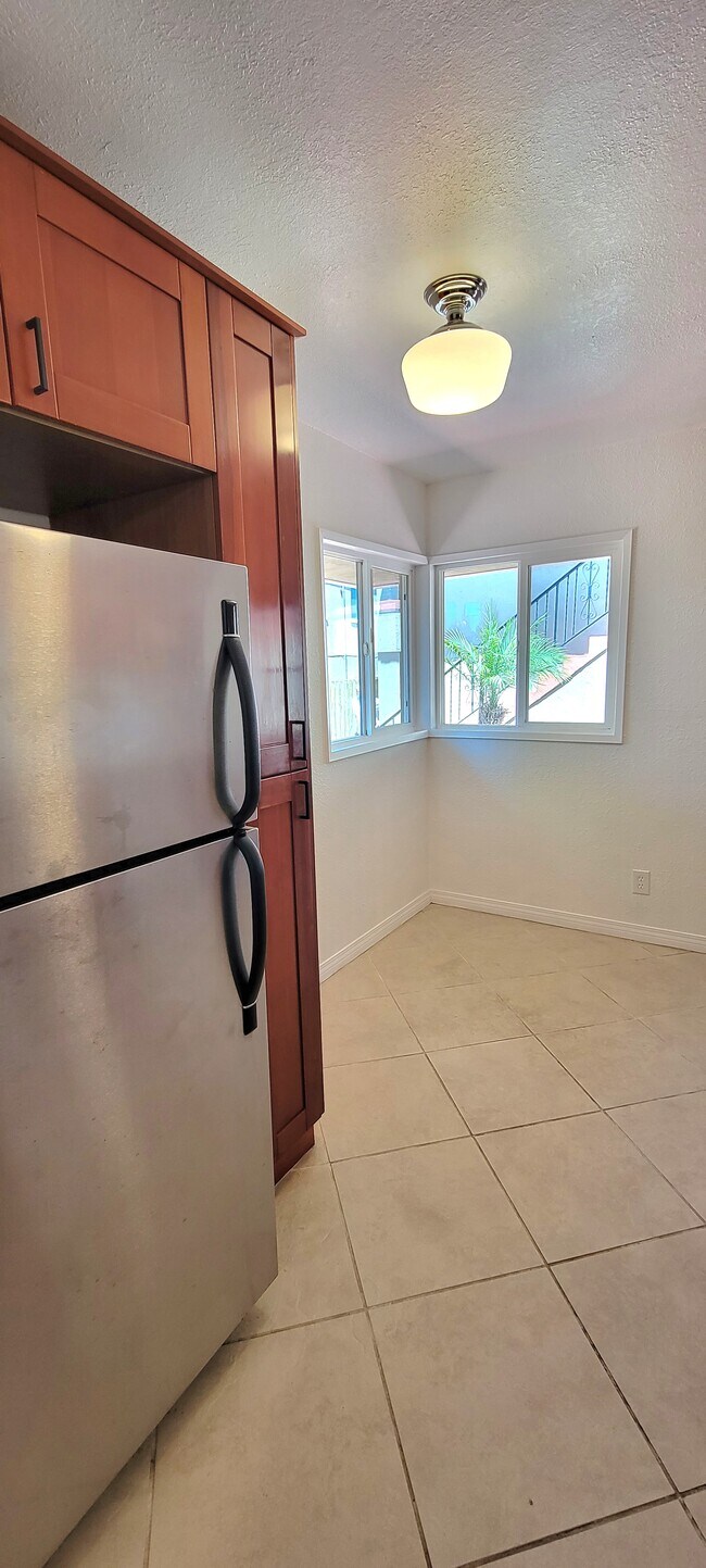 Building Photo - 6216 Stanley Ave