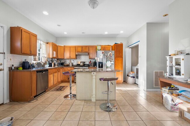 Building Photo - 39 Infield St