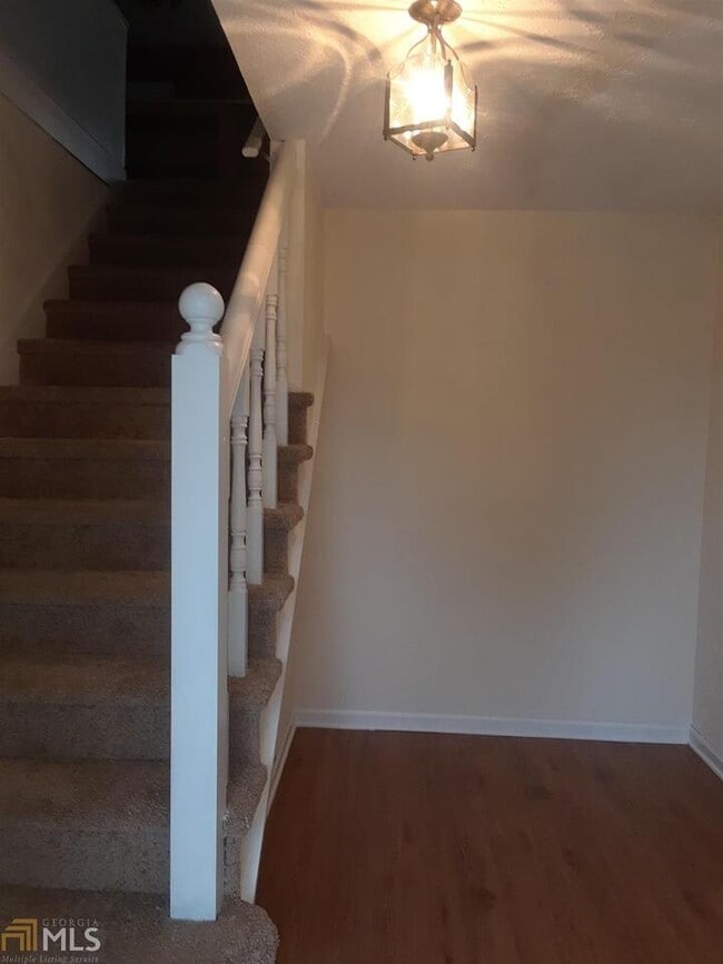 Building Photo - 995 Green St SE