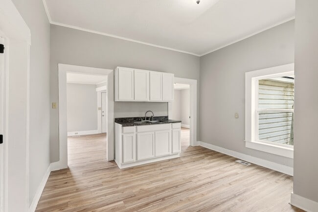 Building Photo - 8 Hames St