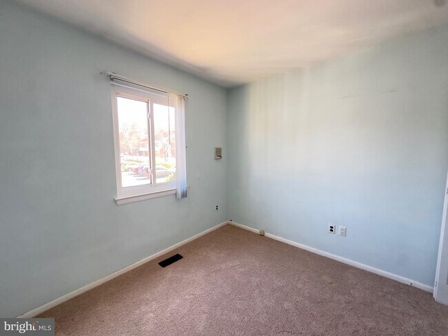 Building Photo - 1017 Oaklyn Ct