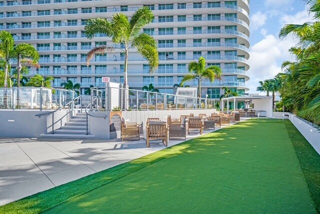 Building Photo - 400 Central Ave