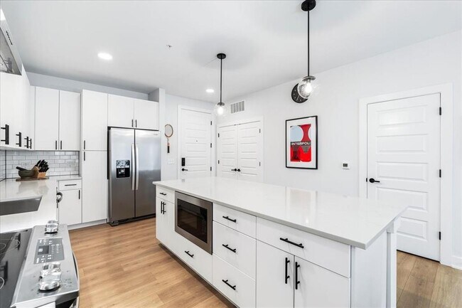 Building Photo - 3101 Govalle Ave