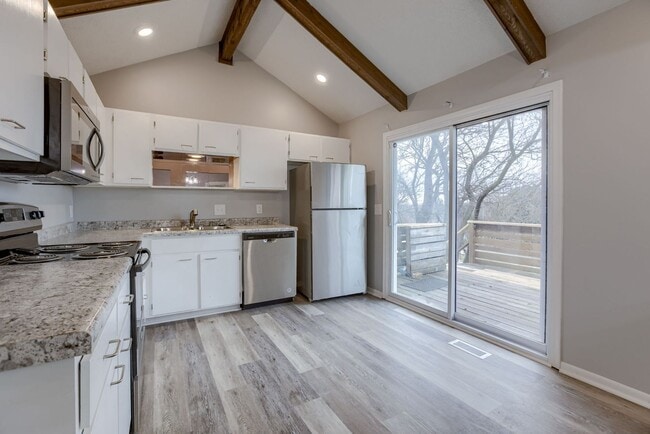 Building Photo - Great 4 Bedroom In Willow Wood!!