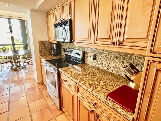 Building Photo - 4000 N Ocean Dr