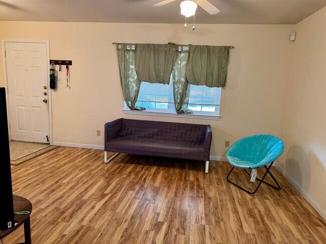 Building Photo - 405 Northern Trail