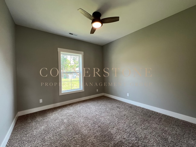 Building Photo - Beautiful 3 bedroom house! $2,250