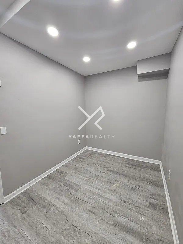 Building Photo - 3 bedroom in BROOKLYN NY 11207