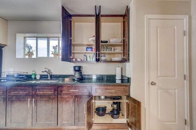 Building Photo - 1363 Pierce St