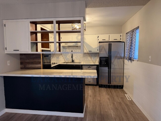 Building Photo - 3 Bedroom Home