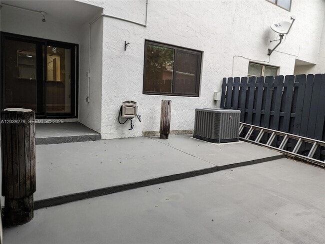 Building Photo - 3446 Oak Dr