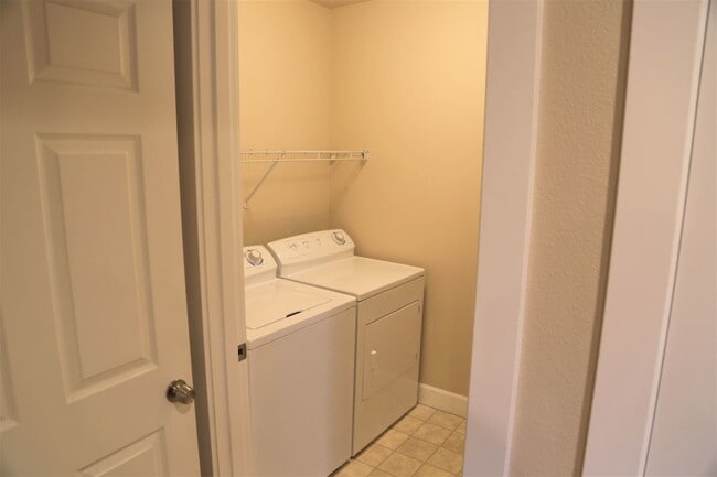 Building Photo - 4 bed/2 bath 1000 feet From Monroe