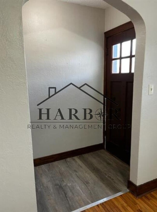 Building Photo - 1st Avenue SW Duplex