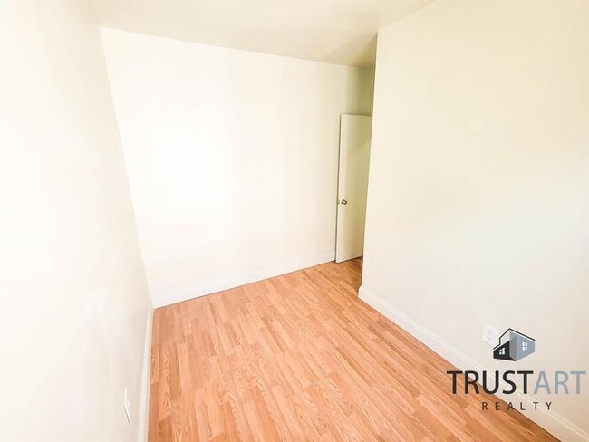 Building Photo - 3 bedroom house near Temple University Hos...